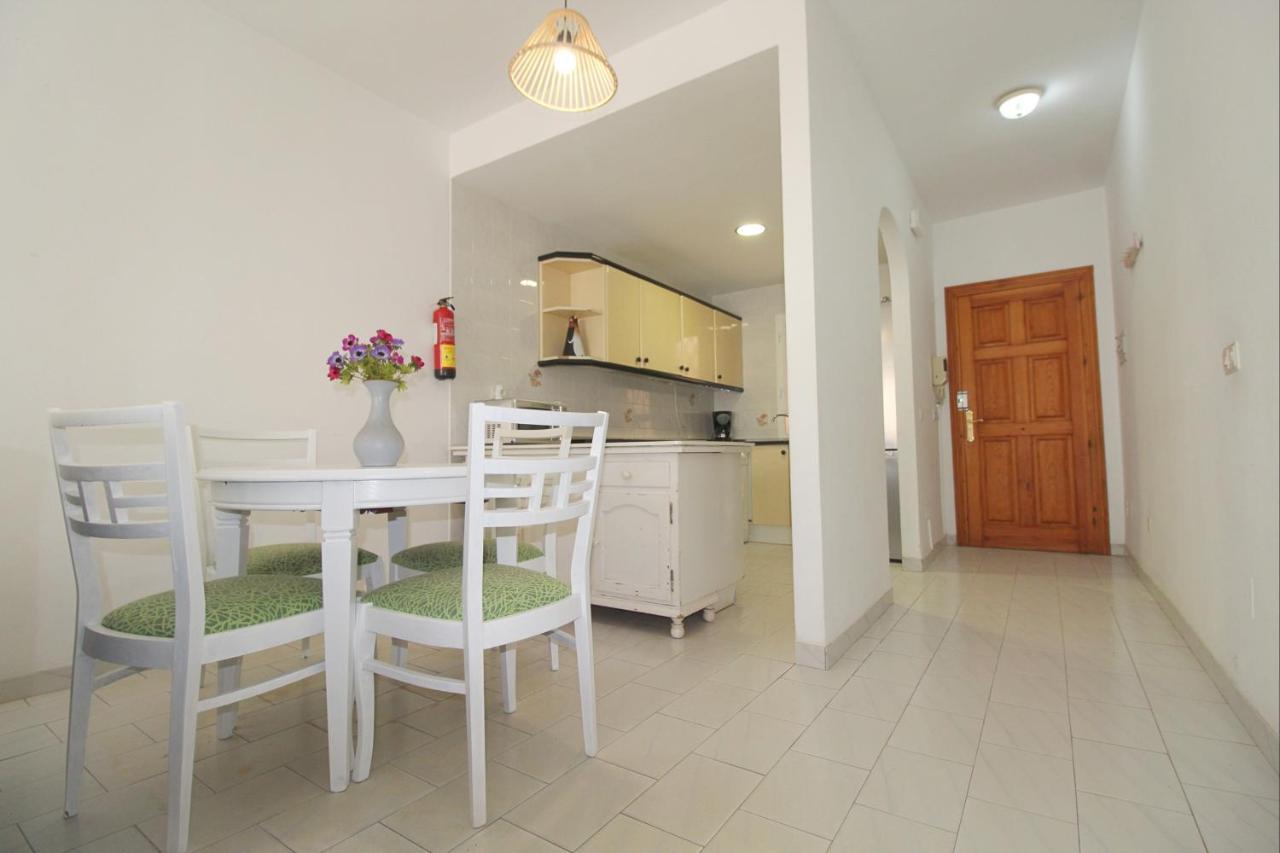 Carihuela Beach Apartment, 2Nd Line Torremolinos Eksteriør bilde